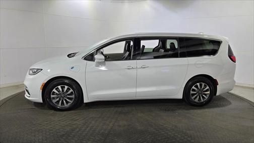 2022 Chrysler Pacifica Hybrid Touring L