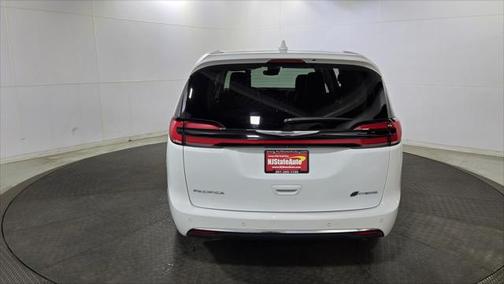 2022 Chrysler Pacifica Hybrid Touring L