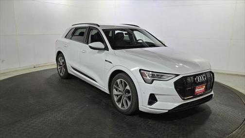 2021 Audi e-tron Premium Plus