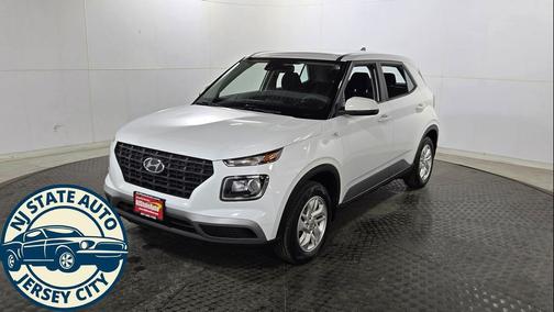 Ceramic White 2022 Hyundai VENUE SE