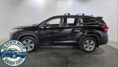 Midnight Black Metallic 2017 Toyota Highlander Limited