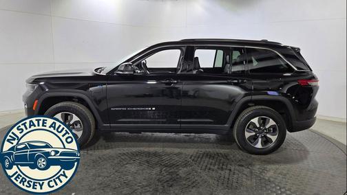 Diamond Black Crystal Pearlcoat 2022 Jeep Grand Cherokee 4xe Base