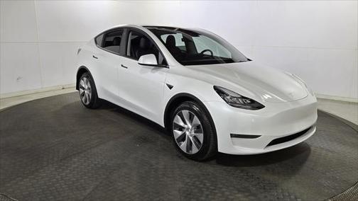 2022 Tesla Model Y Long Range Dual Motor All-Wheel Drive