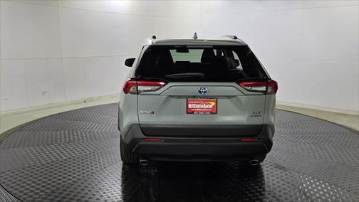 2022 Toyota RAV4 Hybrid XLE