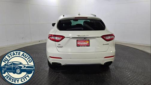 Bianco 2019 Maserati Levante Base