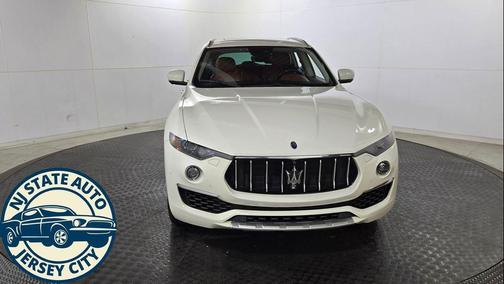 Bianco 2019 Maserati Levante Base