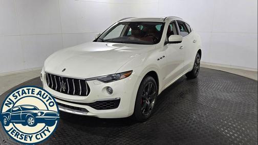 Bianco 2019 Maserati Levante Base