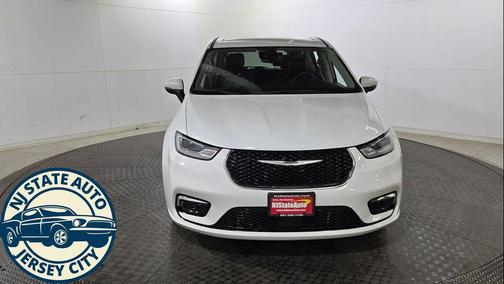 Bright White Clearcoat 2023 Chrysler Pacifica Hybrid Touring L