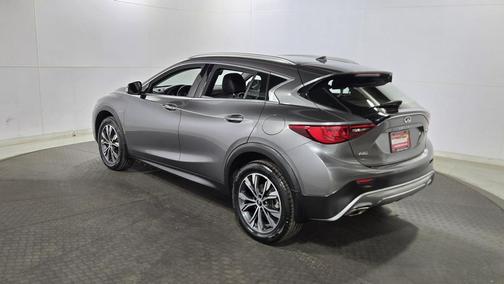2018 INFINITI QX30 LUXE