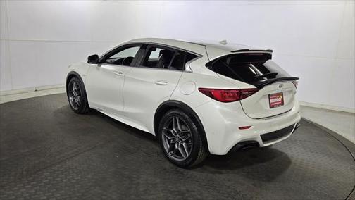 2017 INFINITI QX30 Sport