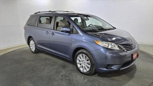 2016 Toyota Sienna LE