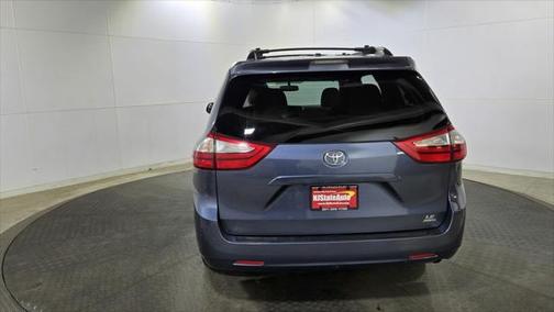 2016 Toyota Sienna LE