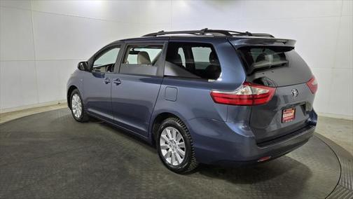 2016 Toyota Sienna LE