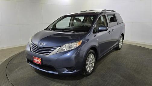 2016 Toyota Sienna LE