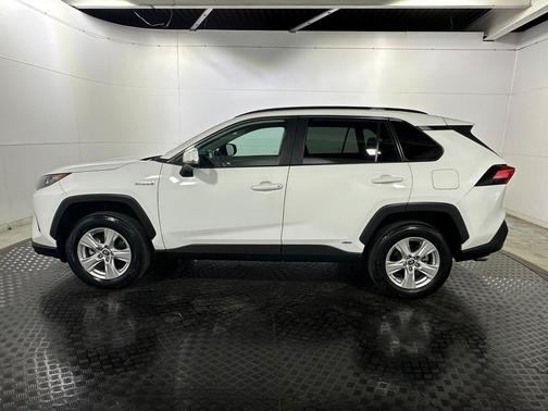 2020 Toyota RAV4 Hybrid LE