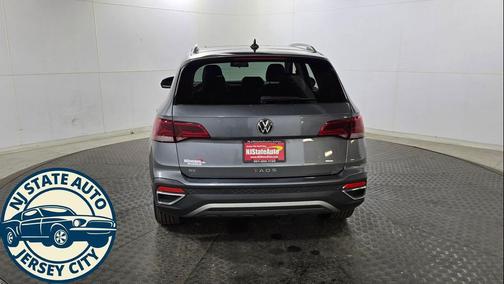 Gray 2022 Volkswagen Taos 1.5T SE