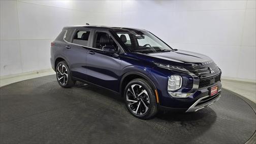 2024 Mitsubishi Outlander SE Black Edition w/Pano Roof S-AWC