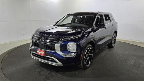 2024 Mitsubishi Outlander SE Black Edition w/Pano Roof S-AWC