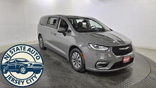2023 Chrysler Pacifica Hybrid Touring L