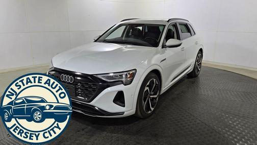 Glacier White Metallic 2024 Audi Q8 e-tron Premium Plus