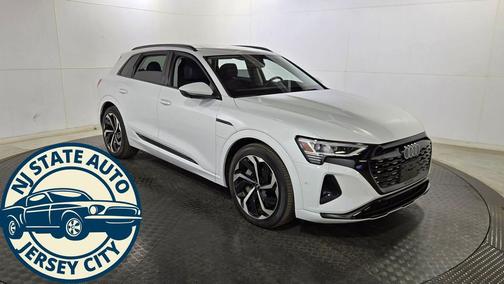 Glacier White Metallic 2024 Audi Q8 e-tron Premium Plus