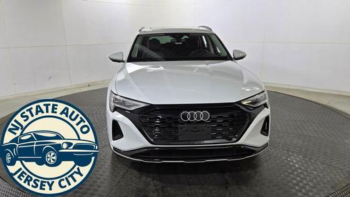 Glacier White Metallic 2024 Audi Q8 e-tron Premium Plus