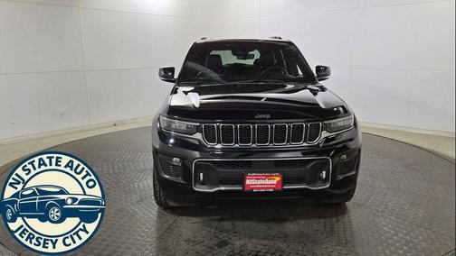 Diamond Black Crystal Pearlcoat 2022 Jeep Grand Cherokee Overland