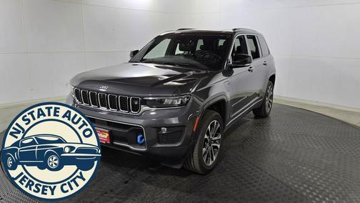 2022 Jeep Grand Cherokee 4xe Overland