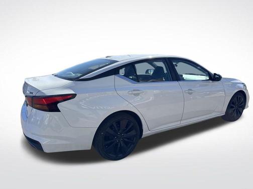 2020 Nissan Altima SR FWD