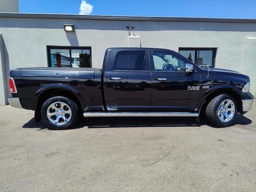 Photo 3 of 32 of 2018 RAM 1500 Laramie