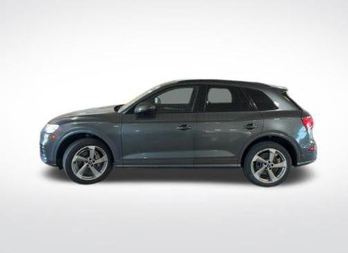 Daytona Gray Pearl Effect 2020 Audi Q5 45 Titanium Premium