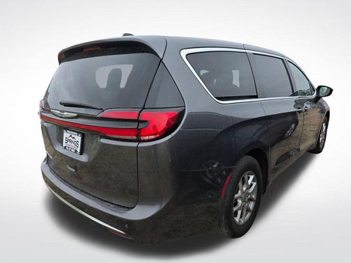 Crystal Metallic 2023 Chrysler Pacifica Touring L
