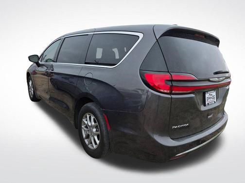 Crystal Metallic 2023 Chrysler Pacifica Touring L