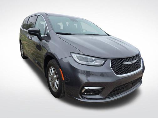 Crystal Metallic 2023 Chrysler Pacifica Touring L