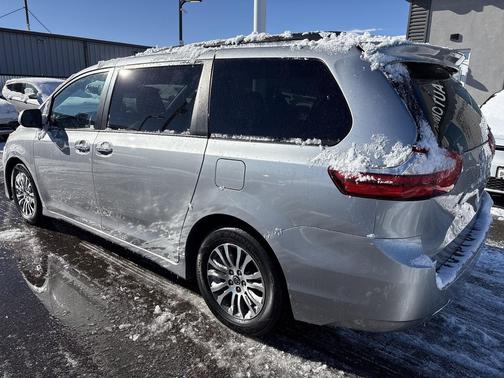 2018 Toyota Sienna XLE