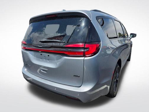 Billet Silver Metallic Clearcoat 2021 Chrysler Pacifica Touring AWD