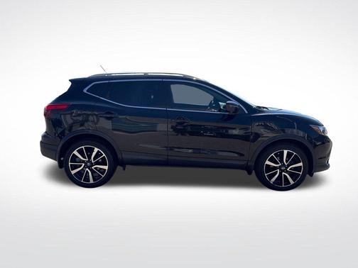 Magnetic Black 2018 Nissan Rogue Sport SL