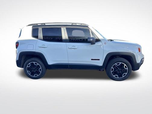 Alpine White 2017 Jeep Renegade Trailhawk