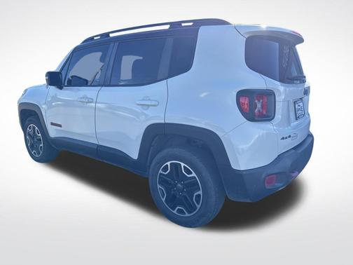Alpine White 2017 Jeep Renegade Trailhawk