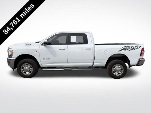 Bright White Clearcoat 2022 RAM 2500 Big Horn Crew Cab 4x4 6'4' Box