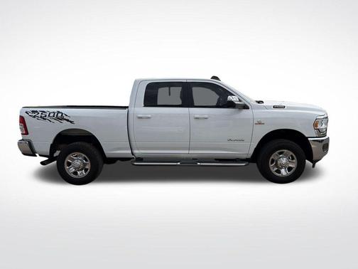 Bright White Clearcoat 2022 RAM 2500 Big Horn Crew Cab 4x4 6'4' Box