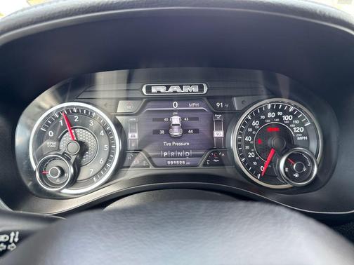 Ivory White Tri-Coat Pearlcoat 2019 RAM 1500 Laramie