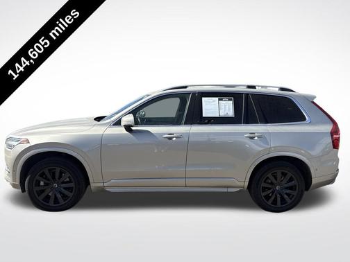 2017 Volvo XC90 T6 Momentum