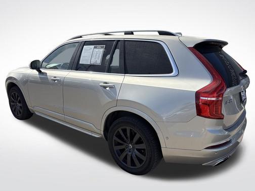 2017 Volvo XC90 T6 Momentum