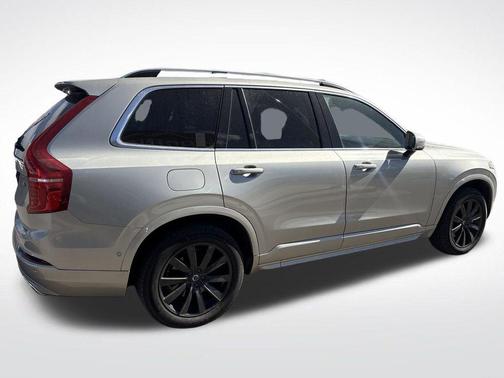 2017 Volvo XC90 T6 Momentum