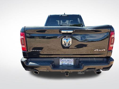 Diamond Black Crystal Pearlcoat 2022 RAM 1500 Limited