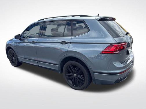 Platinum Gray Metallic 2022 Volkswagen Tiguan 2.0T SE R-Line Black 4MOTION