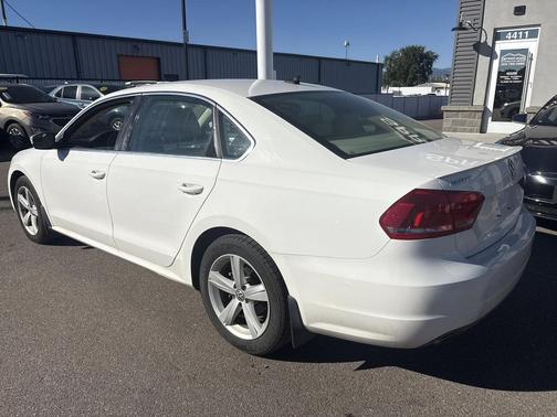 2013 Volkswagen Passat 2.0 TDI SE w/ Sunroof