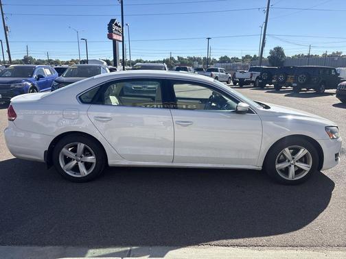 2013 Volkswagen Passat 2.0 TDI SE w/ Sunroof