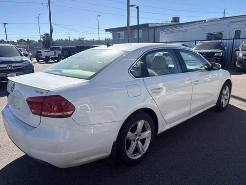 2013 Volkswagen Passat 2.0 TDI SE w/ Sunroof